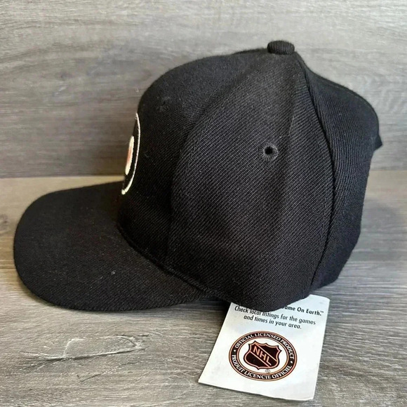 Philadelphia Flyers NHL Snapback Hat NWT Youth Size - Picture 3 of 6